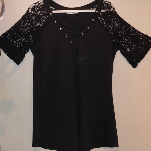 Rosegal black T with lace arms - Picture 1 of 5